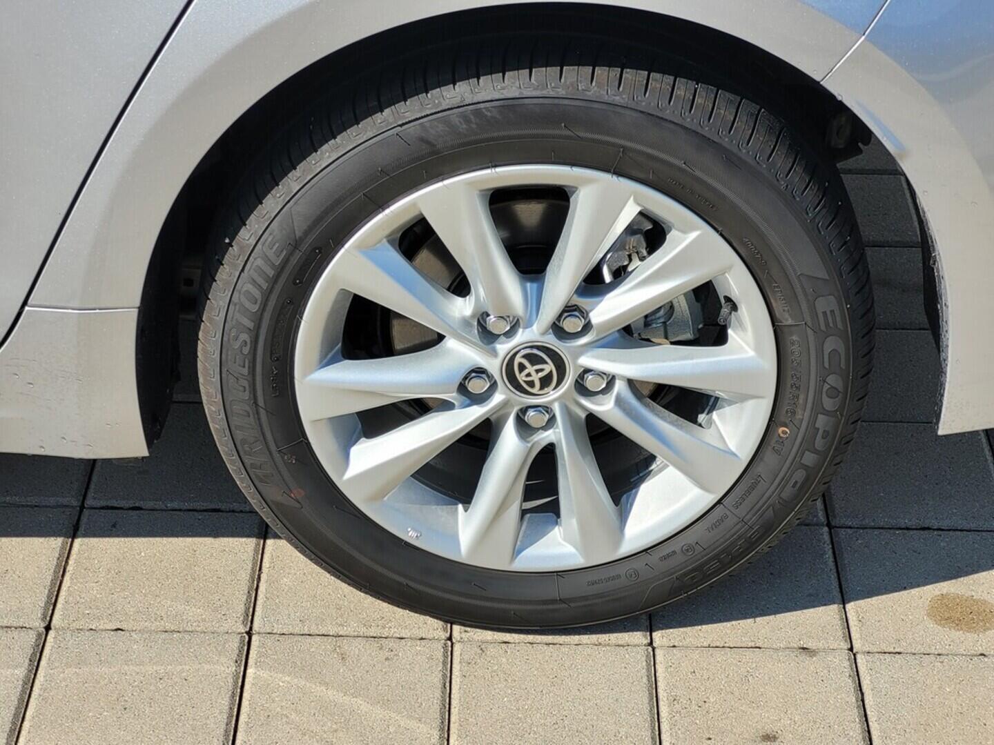 O619V07054_30.webp_COROLLA Comfort 1.5 Dynamic Force 92 kW manuál