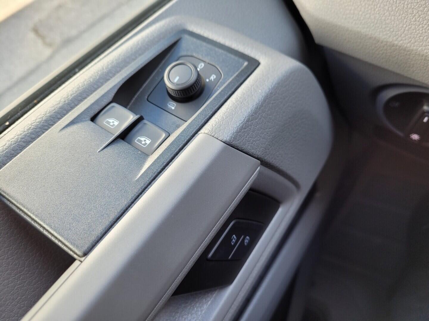 O619V07072_25.webp_CRAFTER - SKŘÍŇOVÝ VŮZ   2.0 TDI 103 kW manuál, DPH