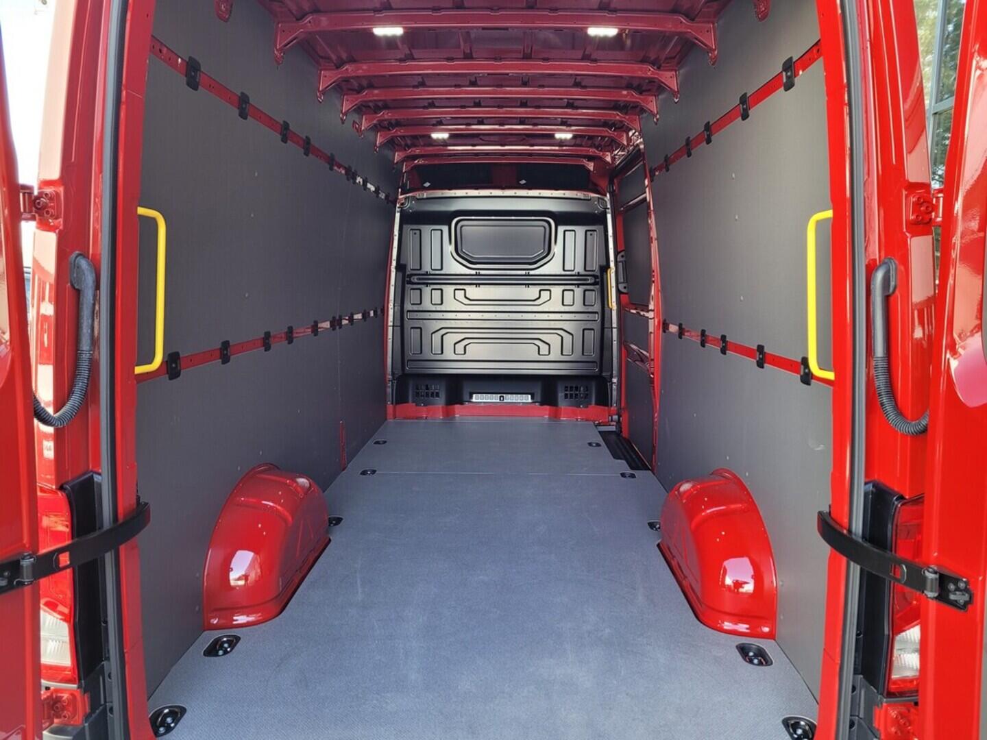 O619V07072_33.webp_CRAFTER - SKŘÍŇOVÝ VŮZ   2.0 TDI 103 kW manuál, DPH