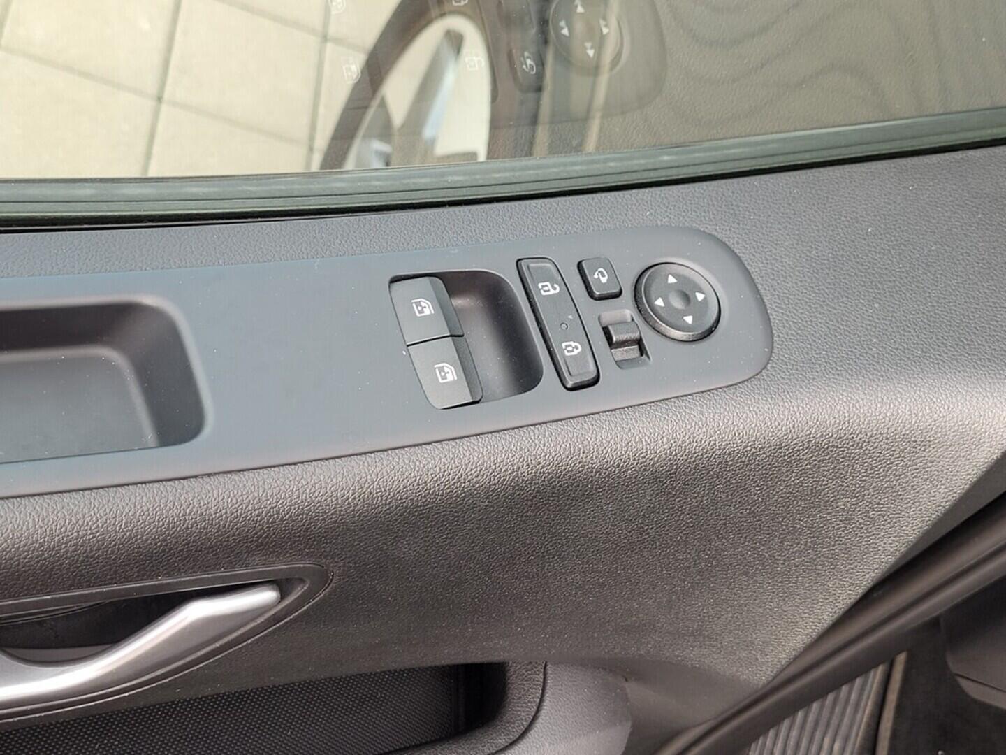 O619V07078_37.webp_STARIA Style Premium  2.2 CR 130 kW automat, DPH