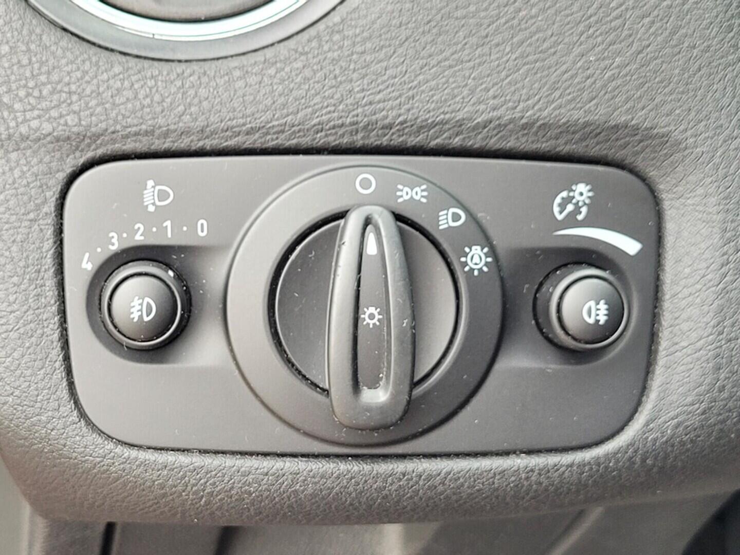 O619V07081_23.webp_MONDEO Titanium 1.6 EcoBoost 118 kW manuál