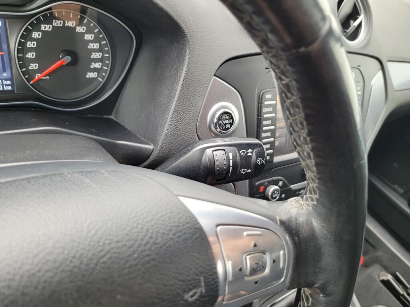 O619V07081_25.webp_MONDEO Titanium 1.6 EcoBoost 118 kW manuál
