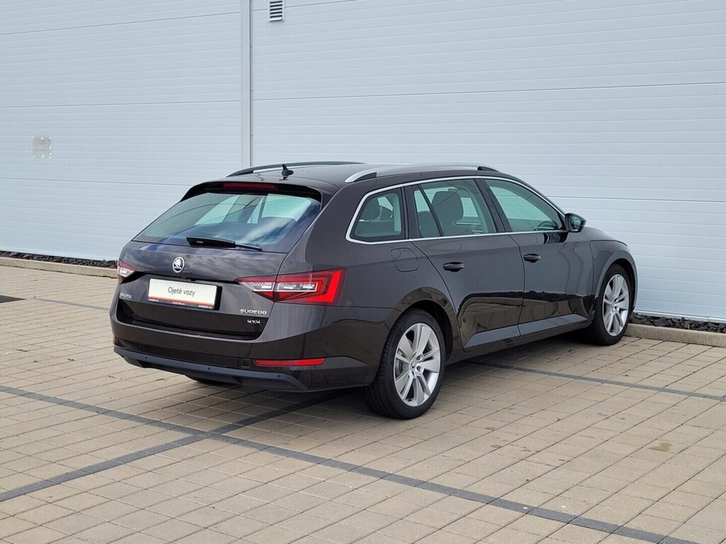O619V07096_14.webp_SUPERB Style 2.0 TDI 140 kW automat, DPH