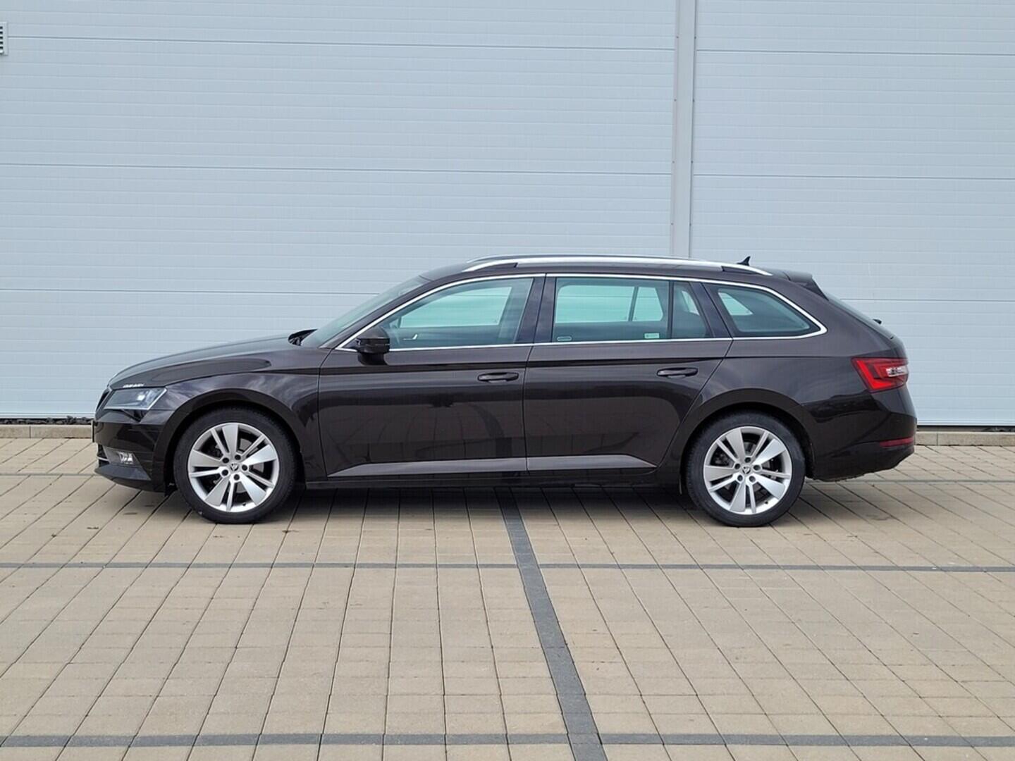 O619V07096_17.webp_SUPERB Style 2.0 TDI 140 kW automat, DPH