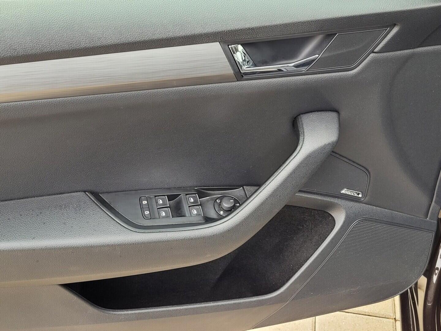 O619V07096_36.webp_SUPERB Style 2.0 TDI 140 kW automat, DPH