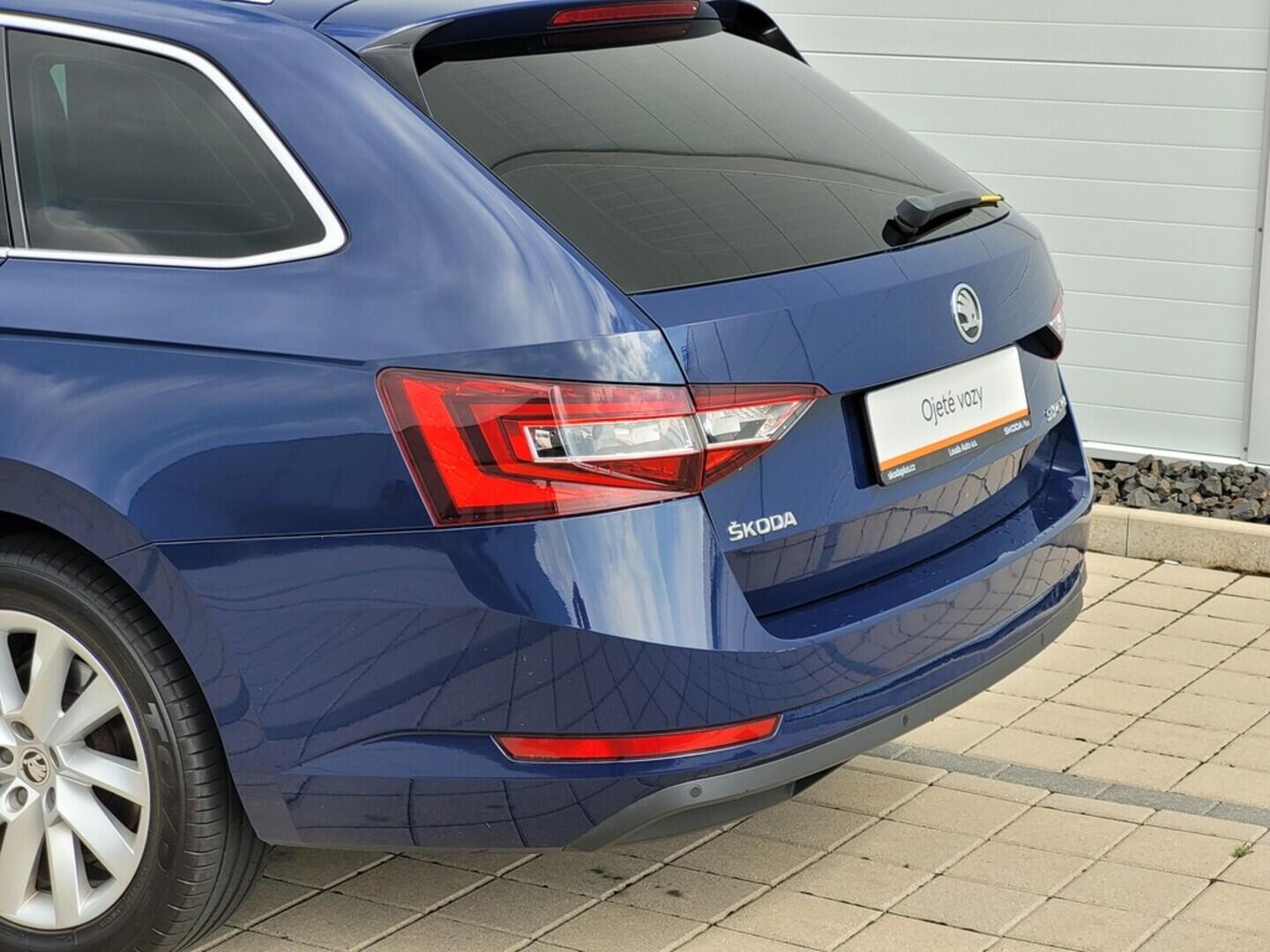 O619V07141_32.webp_SUPERB Style 2.0 TDI 110 kW manuál