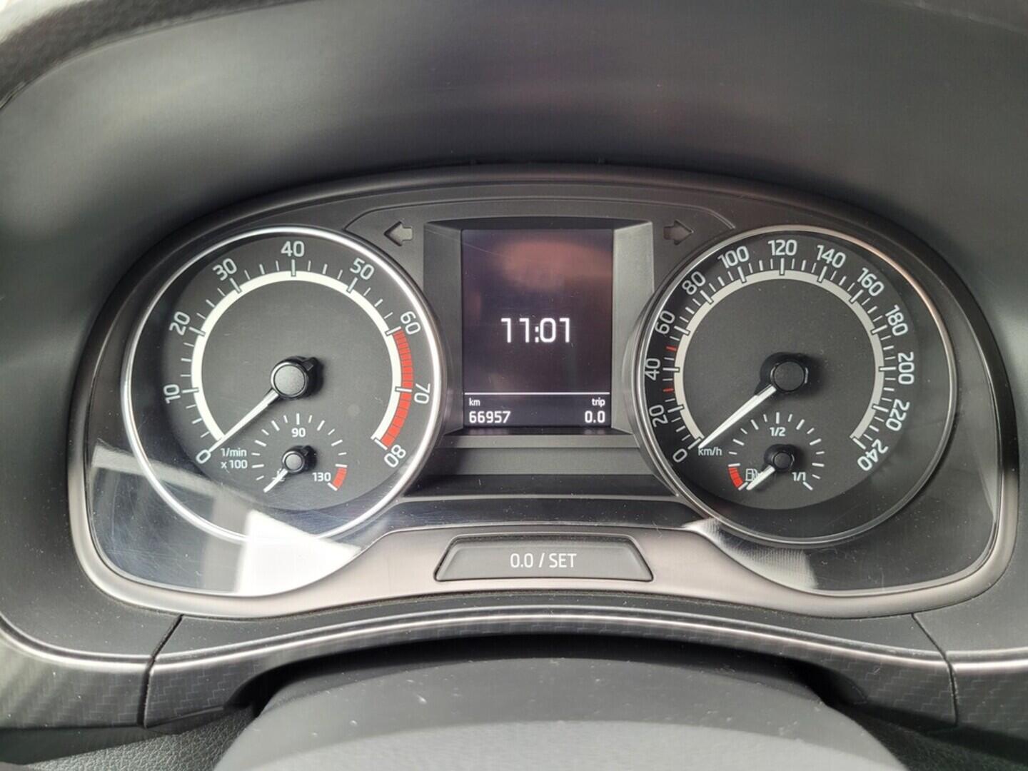 O619V07145_19.webp_FABIA Monte Carlo 1.0 TSI 70 kW manuál, DPH