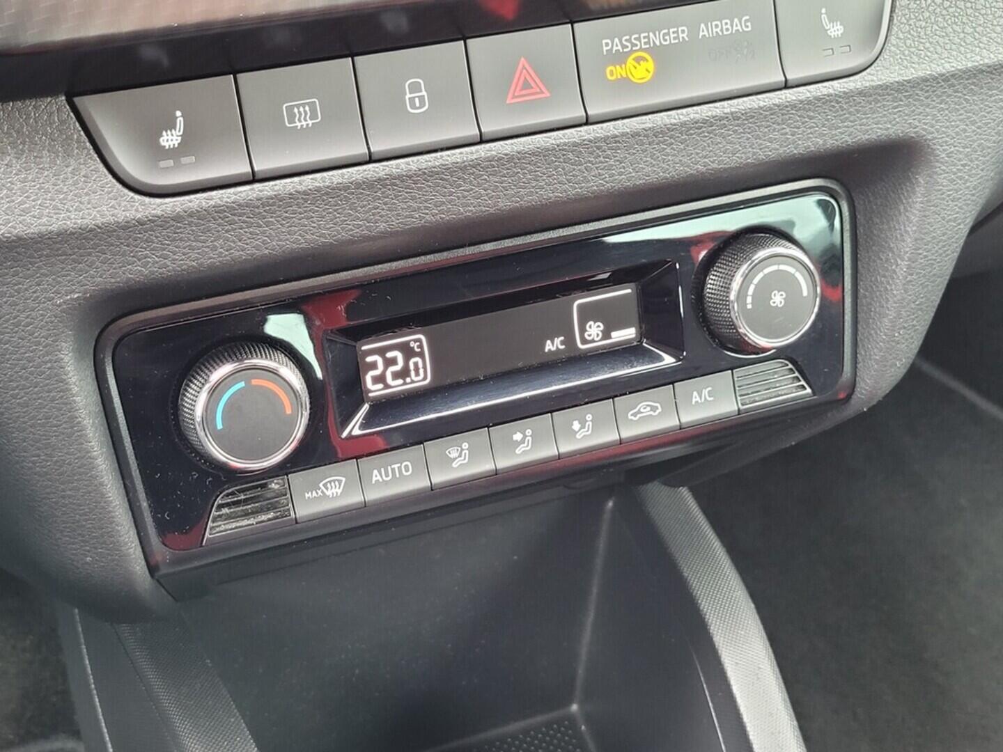 O619V07145_30.webp_FABIA Monte Carlo 1.0 TSI 70 kW manuál, DPH