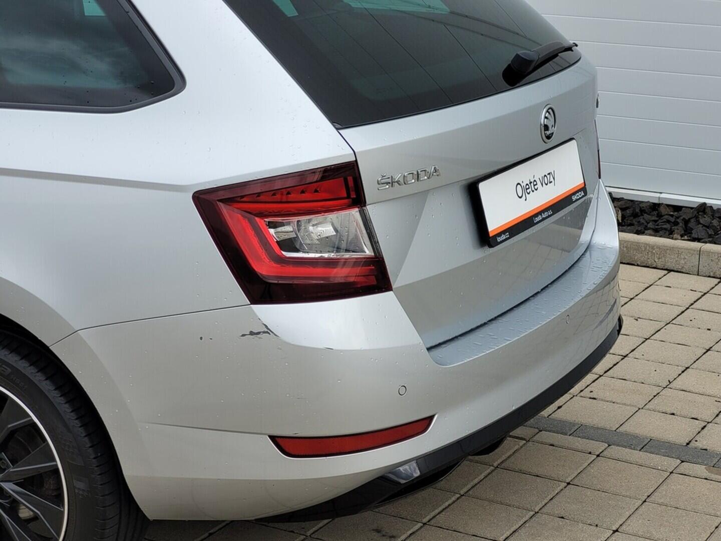 O619V07145_33.webp_FABIA Monte Carlo 1.0 TSI 70 kW manuál, DPH