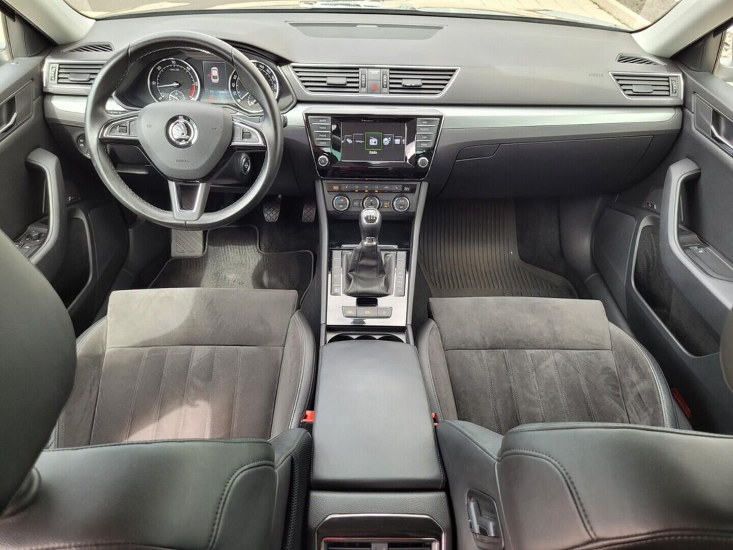 O619V07149_18.webp_SUPERB Style 2.0 TDI 110 kW manuál