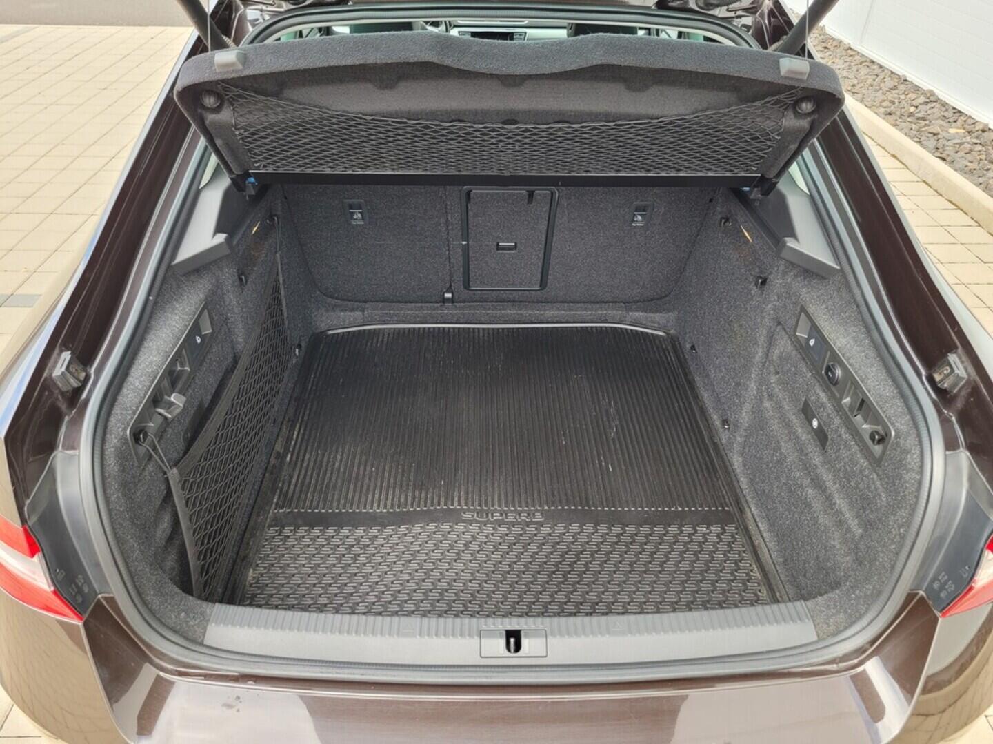 O619V07149_21.webp_SUPERB Style 2.0 TDI 110 kW manuál