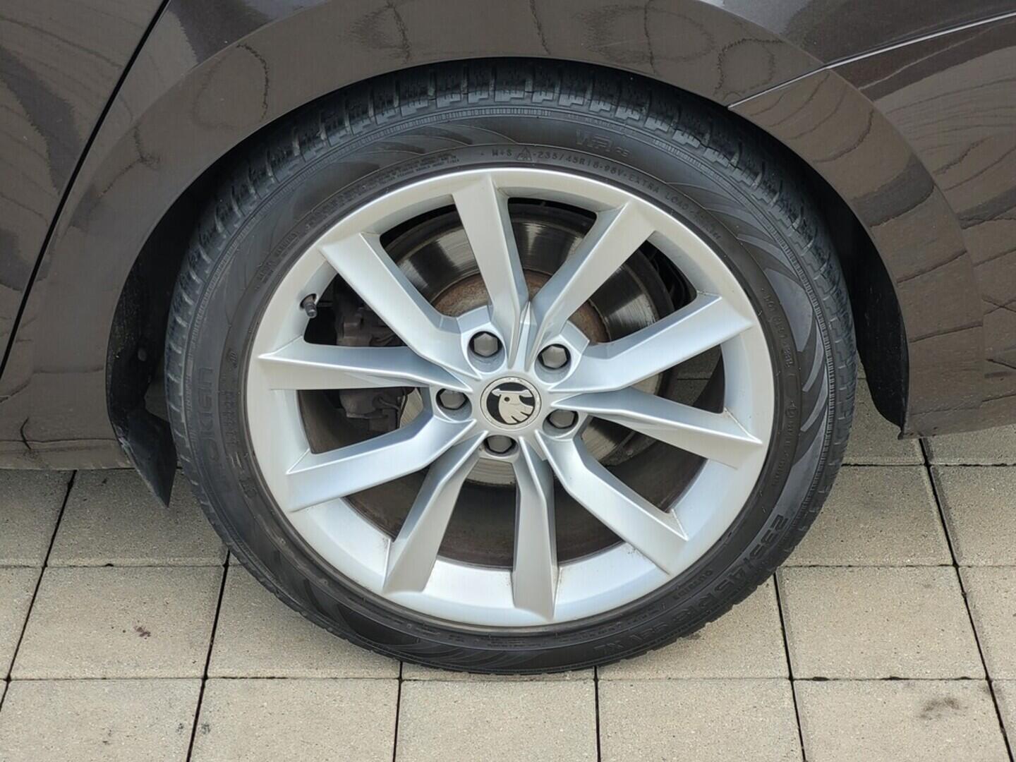 O619V07149_37.webp_SUPERB Style 2.0 TDI 110 kW manuál