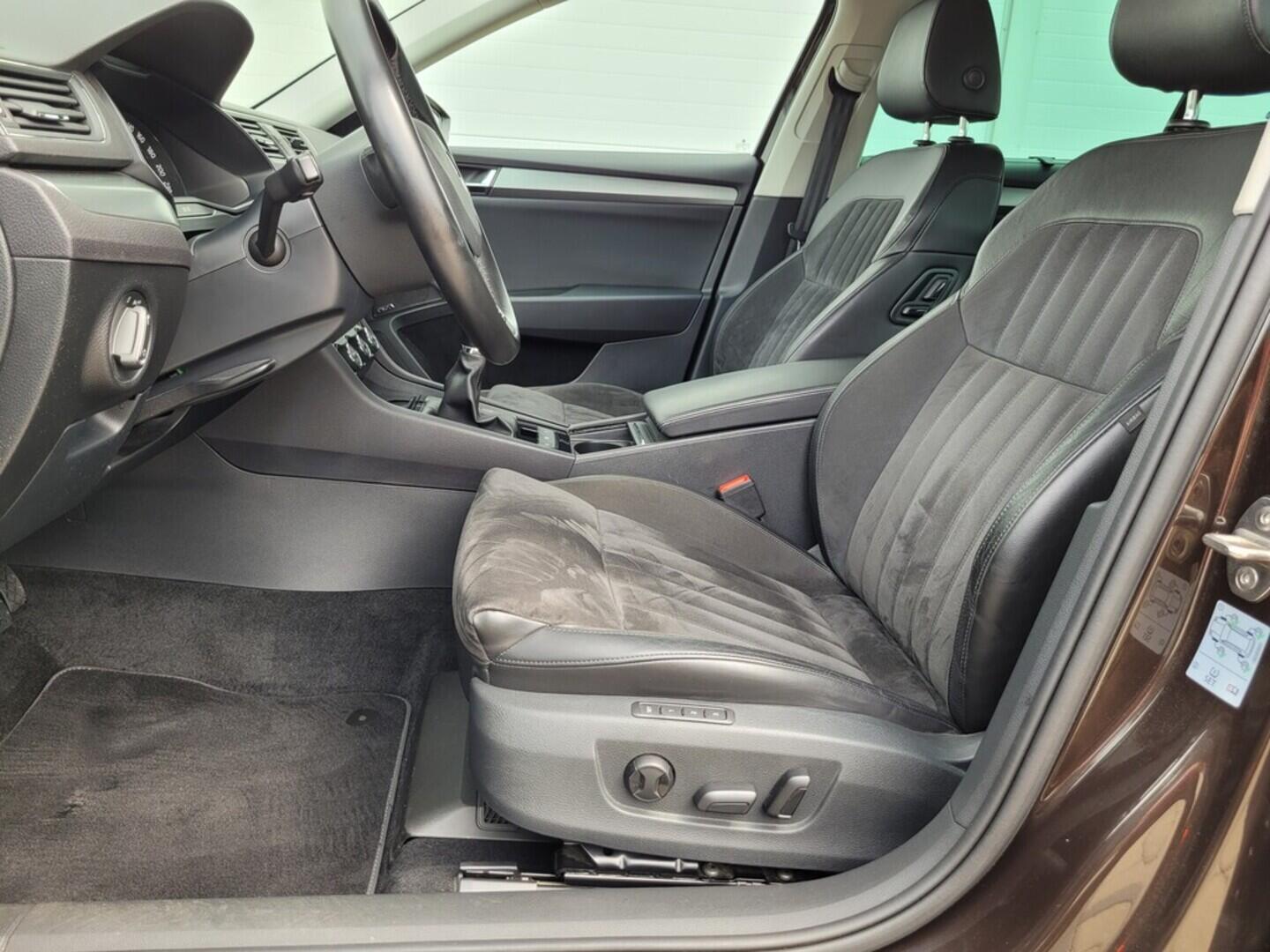 O619V07149_41.webp_SUPERB Style 2.0 TDI 110 kW manuál