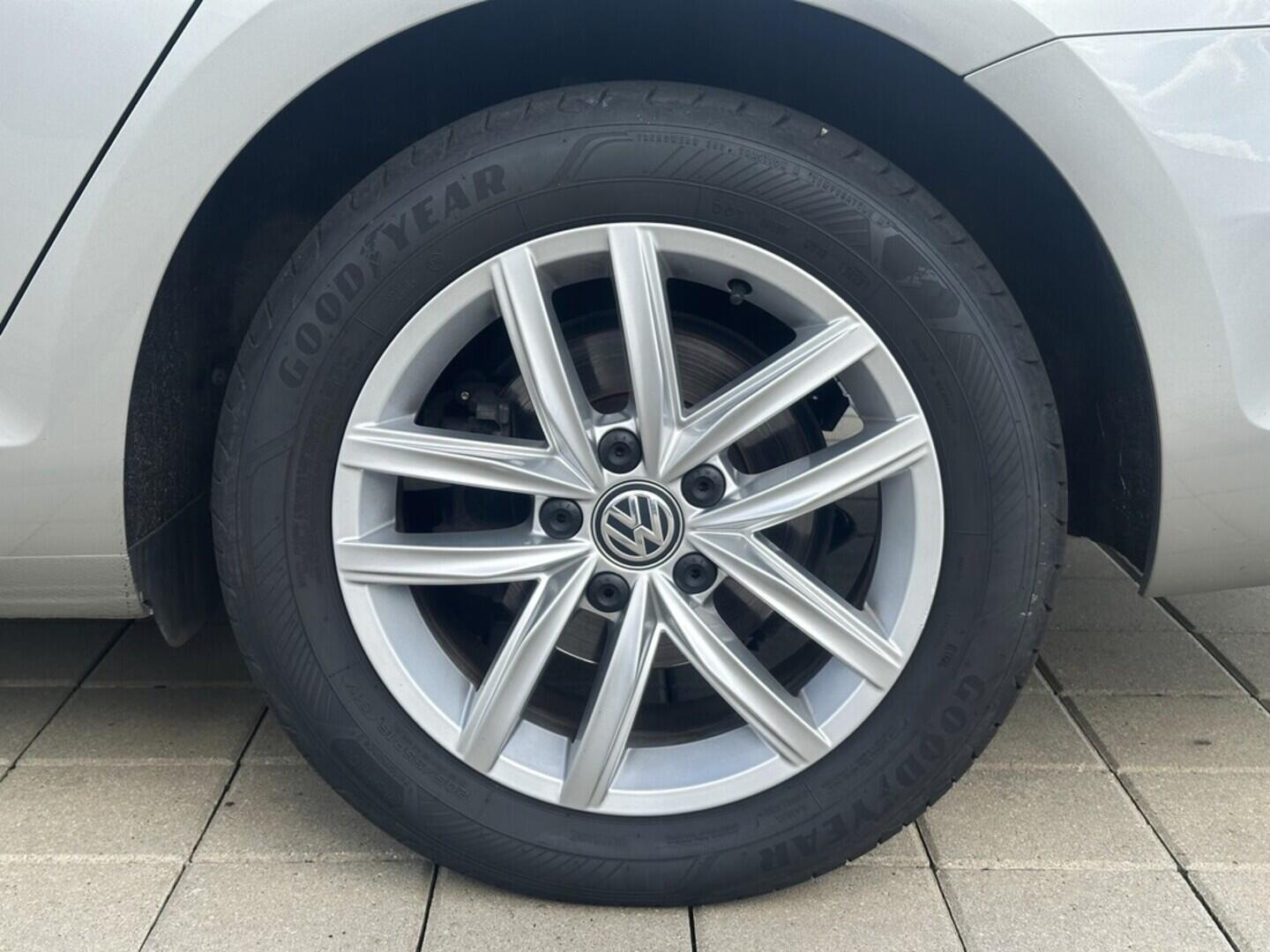 O619V07154_29.webp_GOLF Highline 1.5 TSI 110 kW manuál