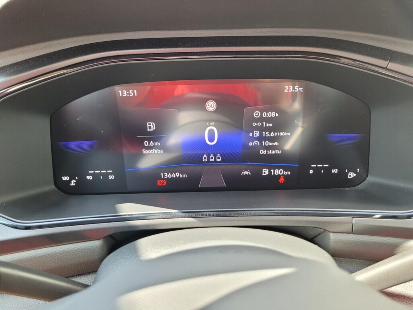 O619V07164_19.webp_T-ROC Limited 1.0 TSI 85 kW manuál