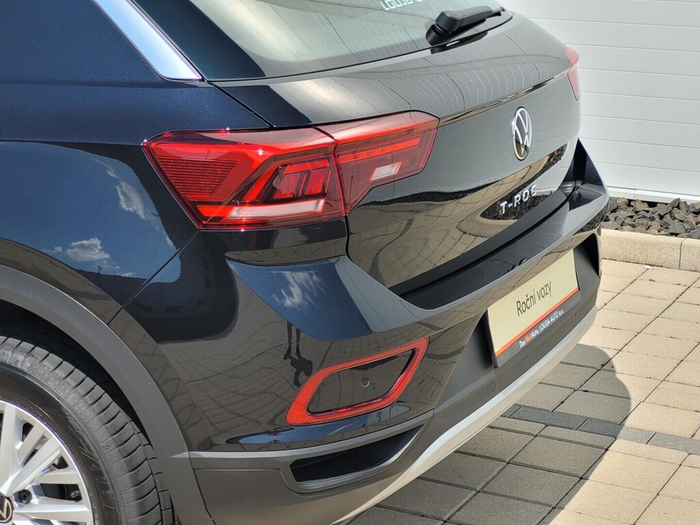 O619V07164_32.webp_T-ROC Limited 1.0 TSI 85 kW manuál