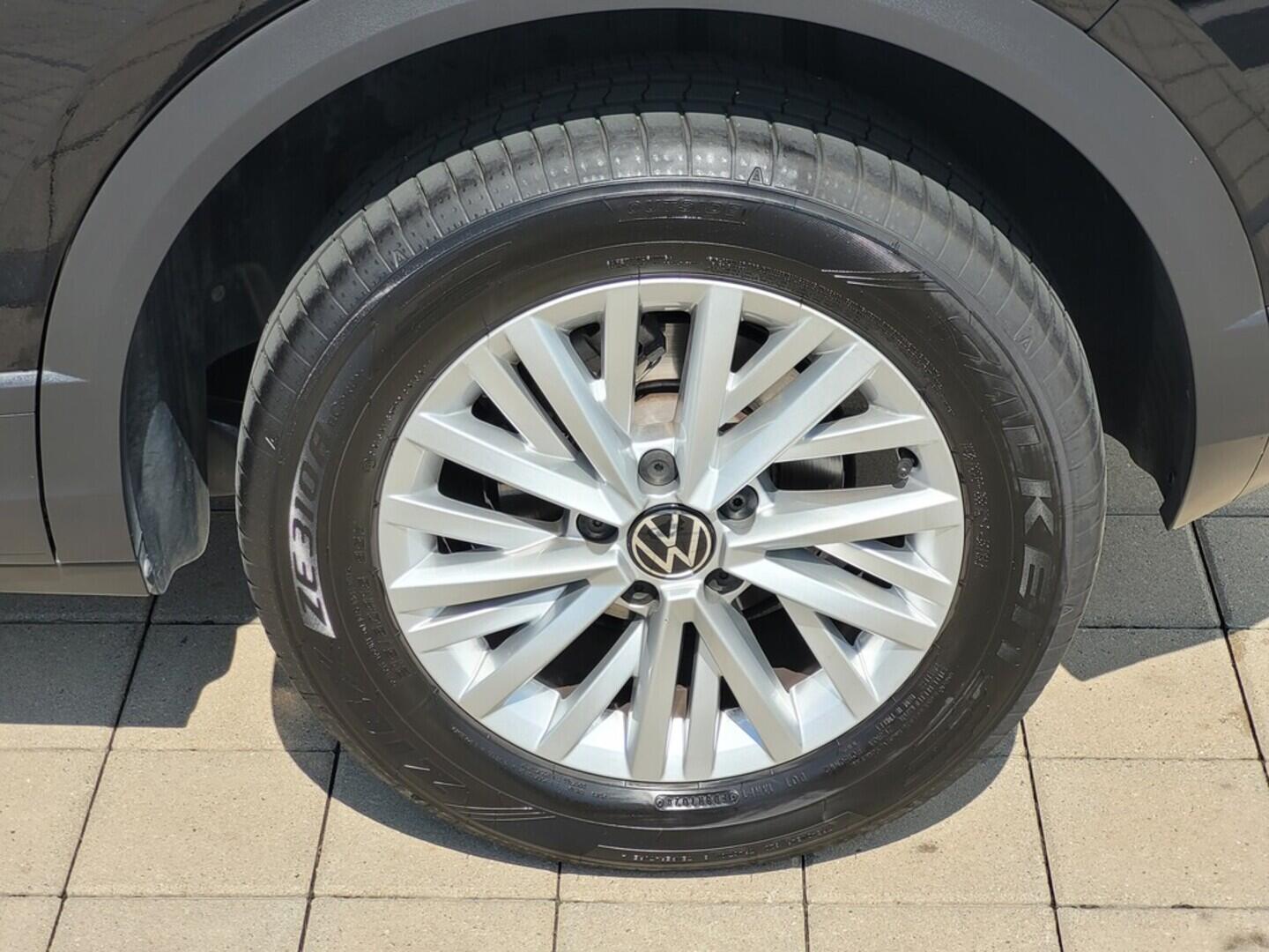 O619V07164_33.webp_T-ROC Limited 1.0 TSI 85 kW manuál