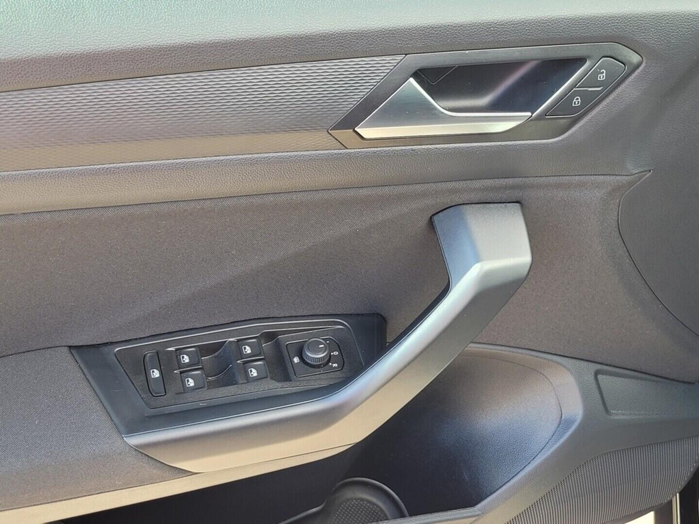 O619V07164_35.webp_T-ROC Limited 1.0 TSI 85 kW manuál