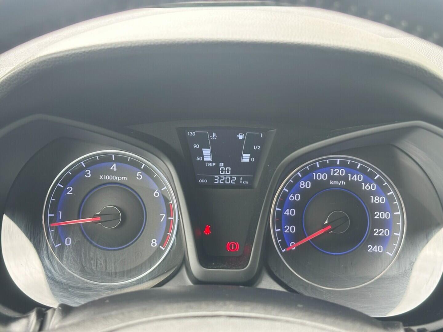 O619V07165_19.webp_IX20 1.4i CVVT Trikolor 1.4  66 kW manuál
