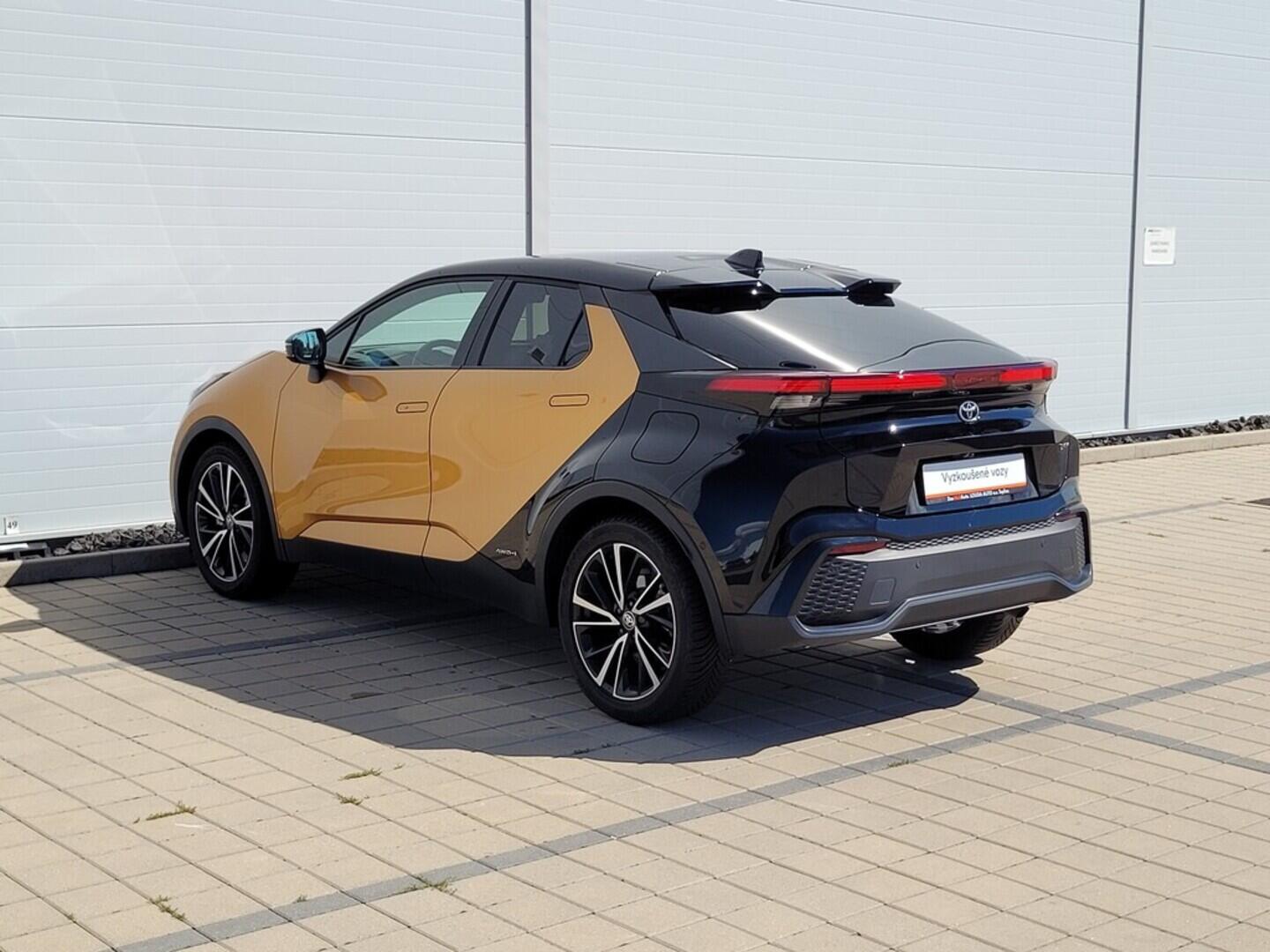 O619V07203_16.webp_C-HR Executive AWD 2.0 Hybrid 112 kW automat