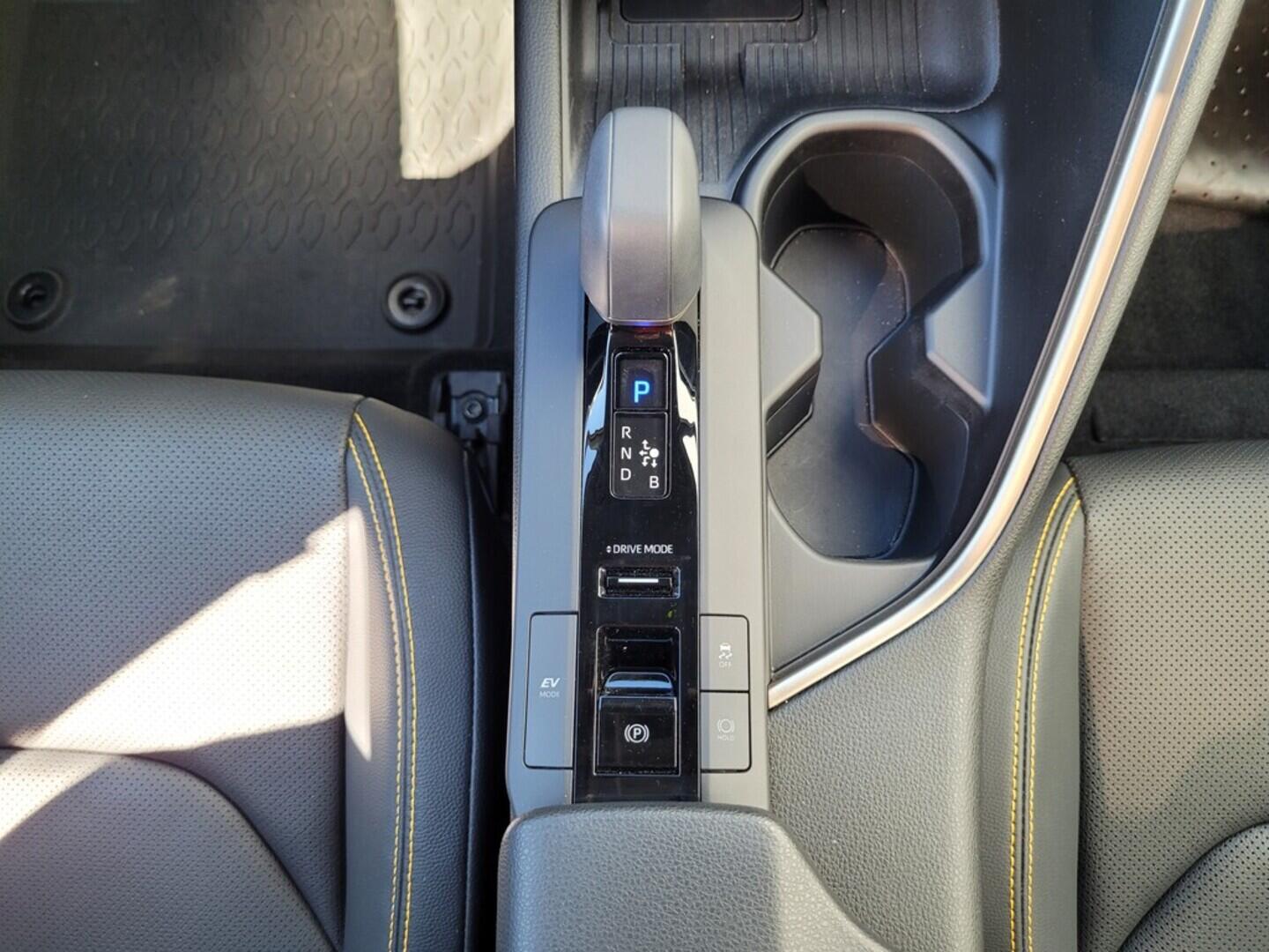 O619V07203_23.webp_C-HR Executive AWD 2.0 Hybrid 112 kW automat
