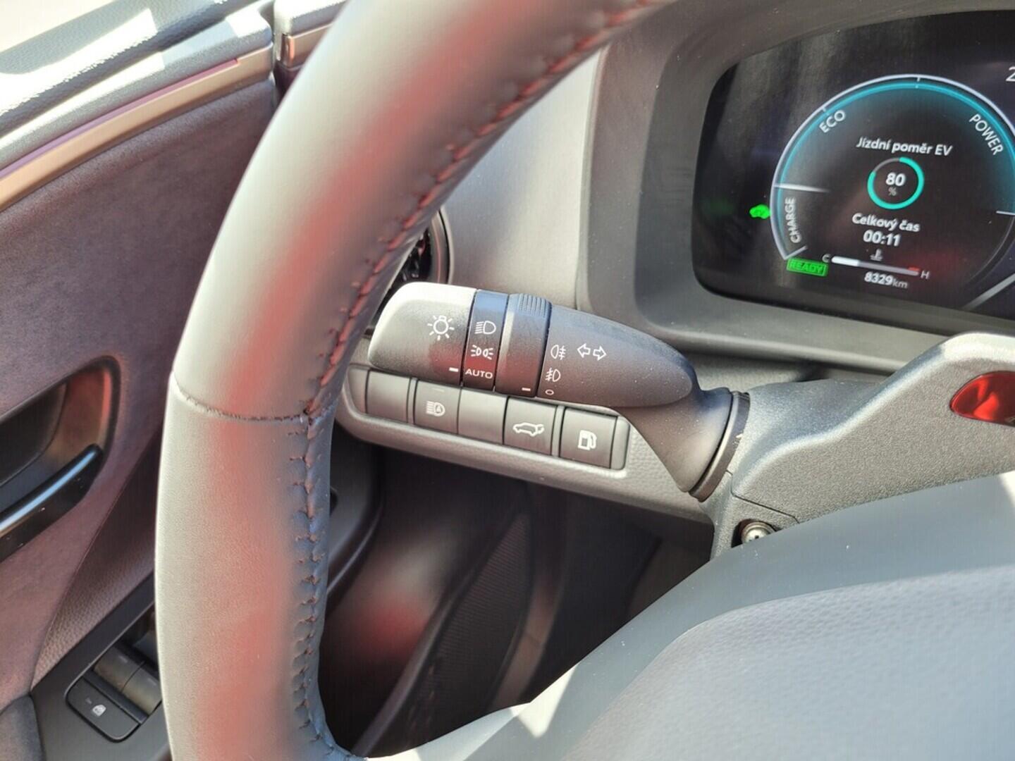 O619V07203_26.webp_C-HR Executive AWD 2.0 Hybrid 112 kW automat