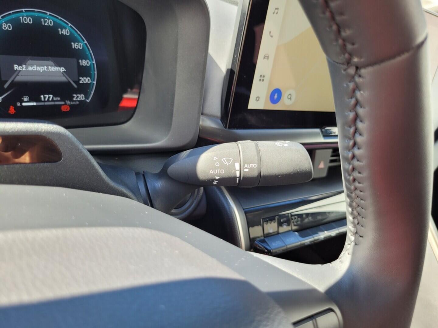 O619V07203_27.webp_C-HR Executive AWD 2.0 Hybrid 112 kW automat