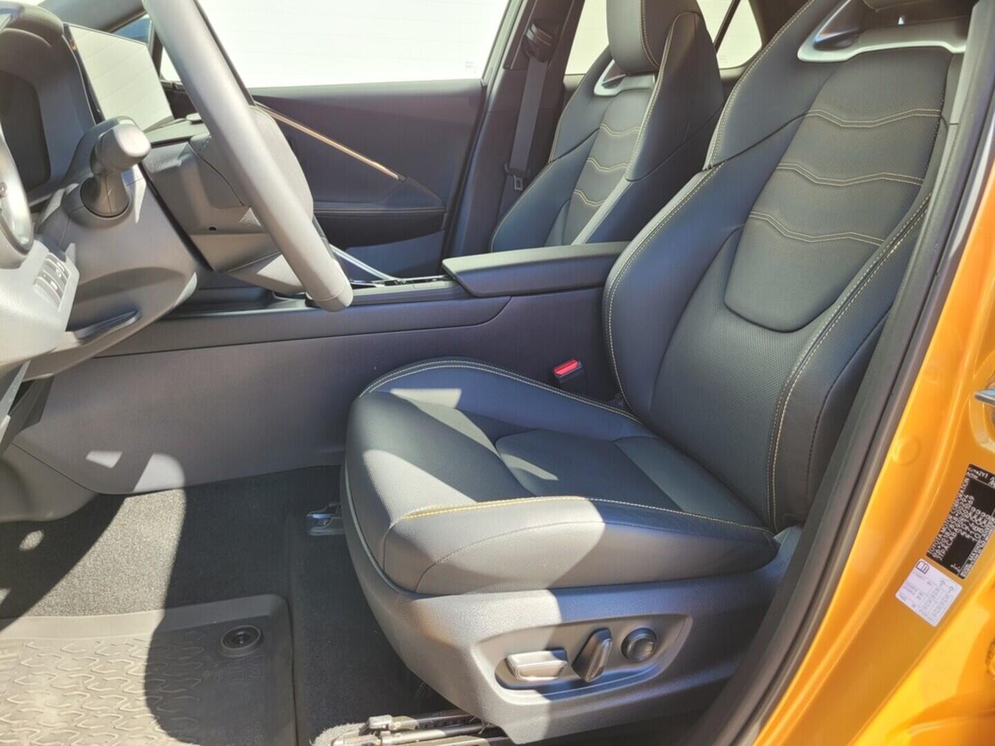 O619V07203_42.webp_C-HR Executive AWD 2.0 Hybrid 112 kW automat