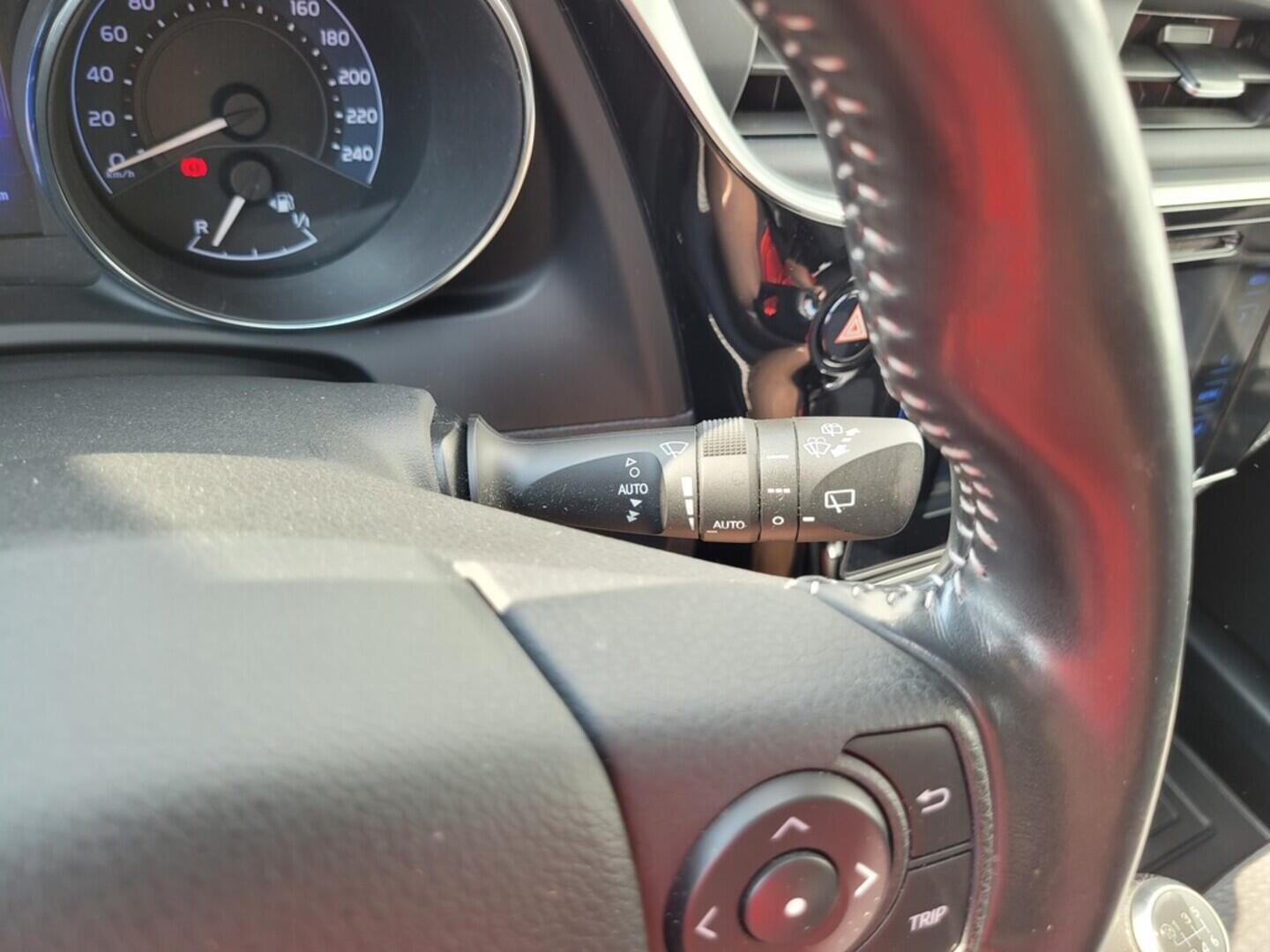 O619V07206_24.webp_AURIS Active Trend 1.6 Valvematic 97 kW manuál