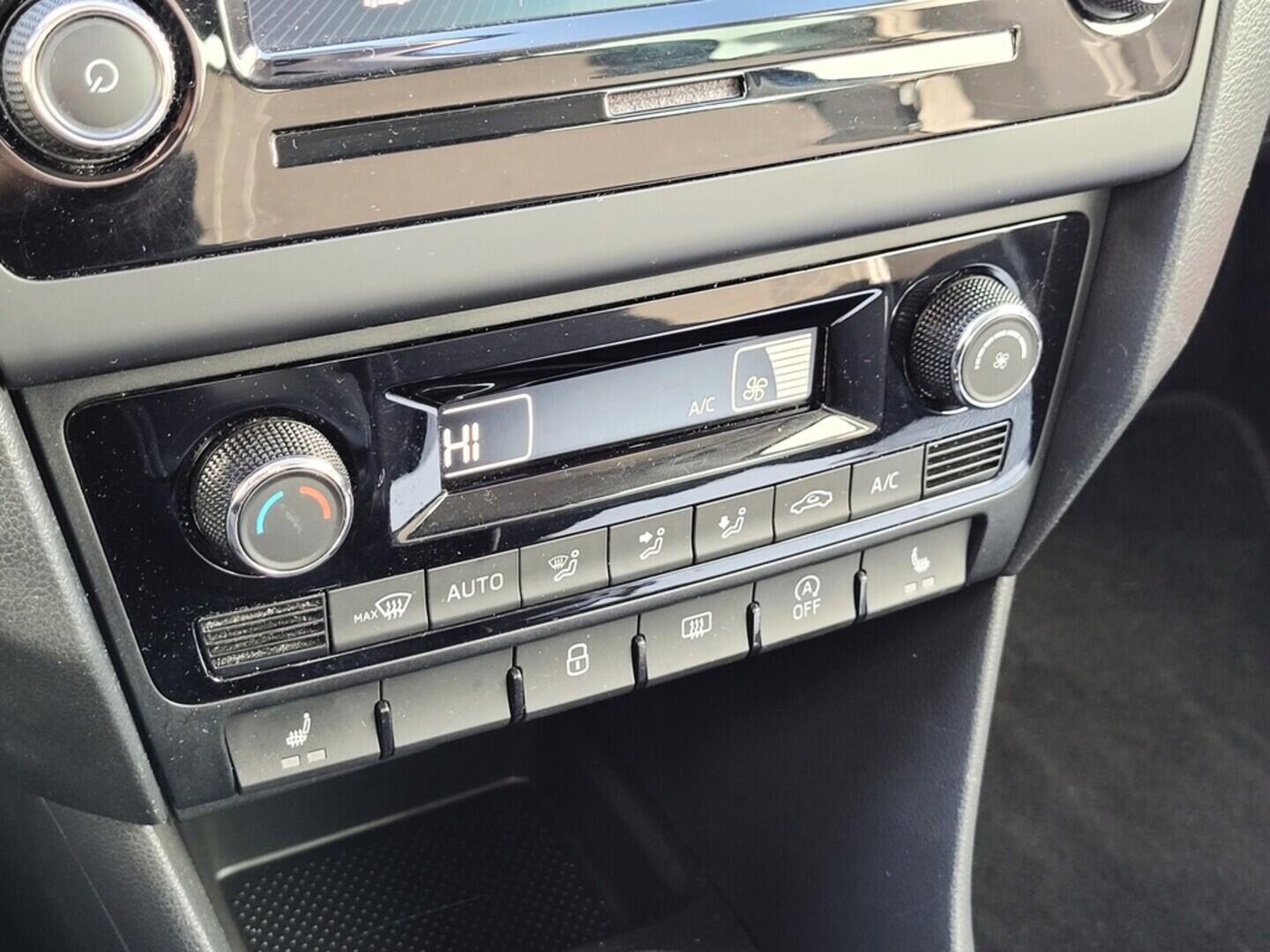 O619V07232_32.webp_RAPID Style 1.0 TSI 81 kW manuál, DPH