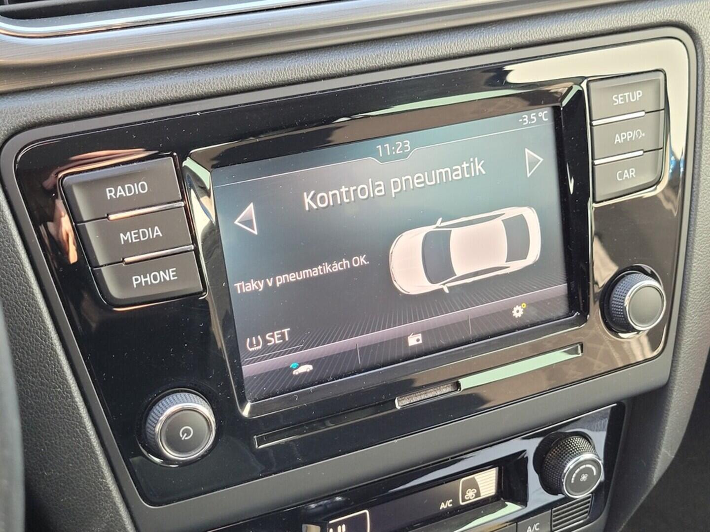 O619V07232_40.webp_RAPID Style 1.0 TSI 81 kW manuál, DPH