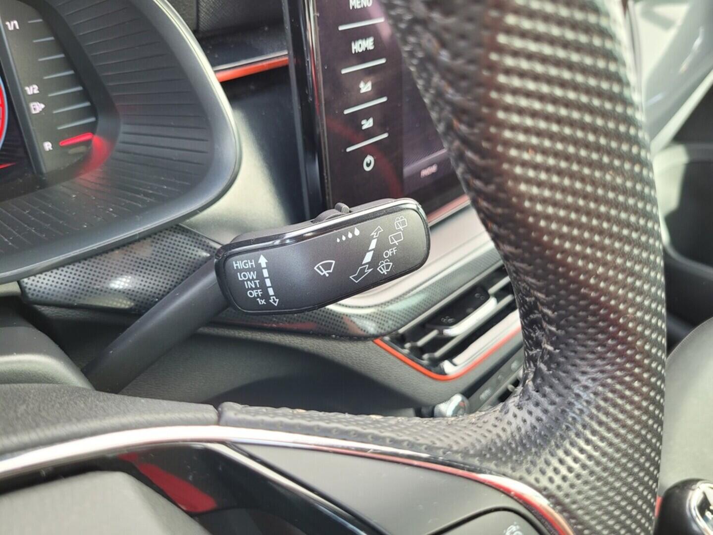 O619V07240_27.webp_KAMIQ Monte Carlo 1.0 TSI 81 kW manuál