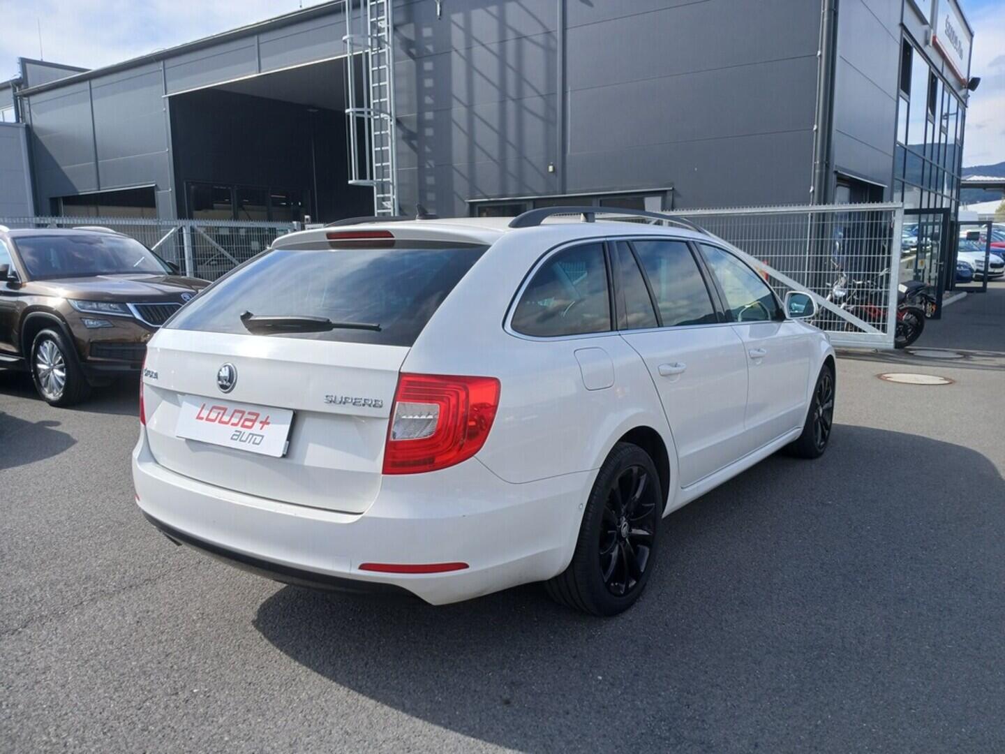 O619V07247_11.webp_SUPERB Ambition 2.0 TDI 125 kW automat
