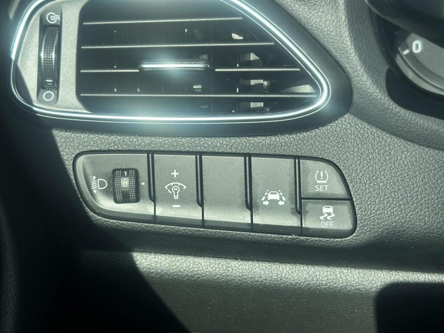 O619V07257_24.webp_I30 FASTBACK Comfort 1.4 T-GDI 103 kW manuál, DPH