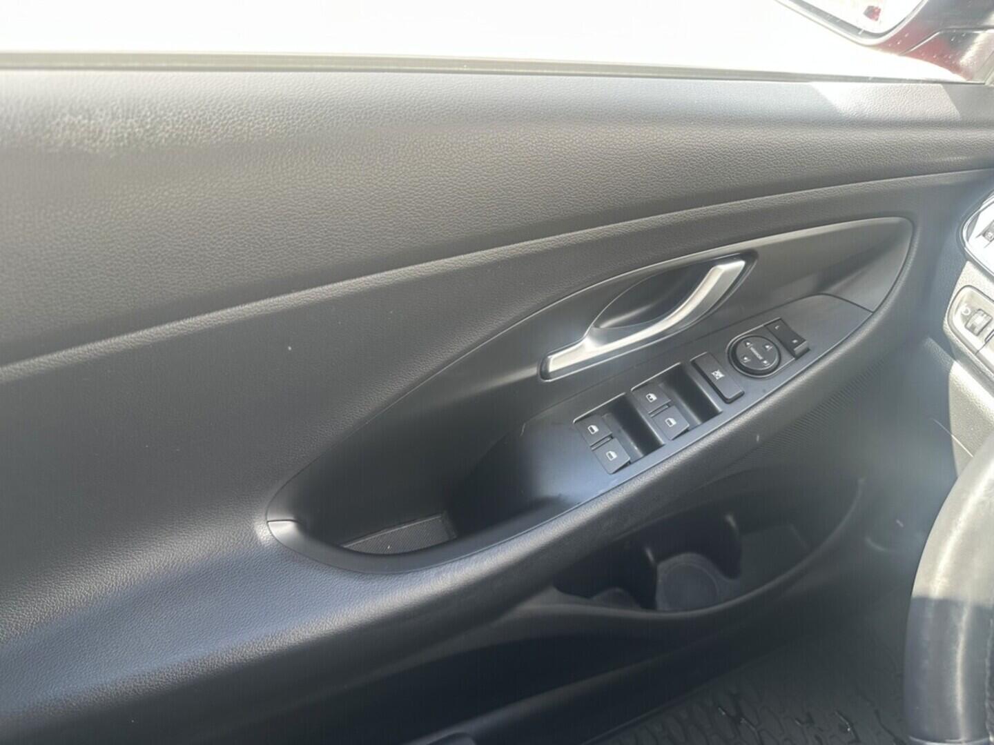 O619V07257_25.webp_I30 FASTBACK Comfort 1.4 T-GDI 103 kW manuál, DPH