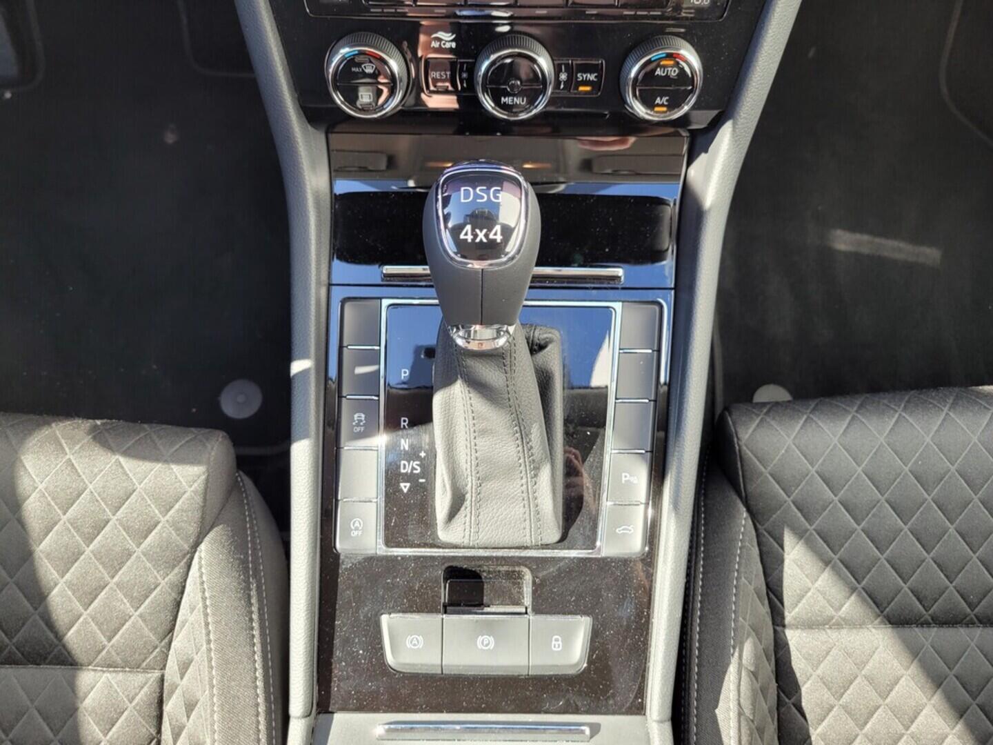 O619V07275_24.webp_SUPERB Style 2.0 TDI 140 kW automat, DPH