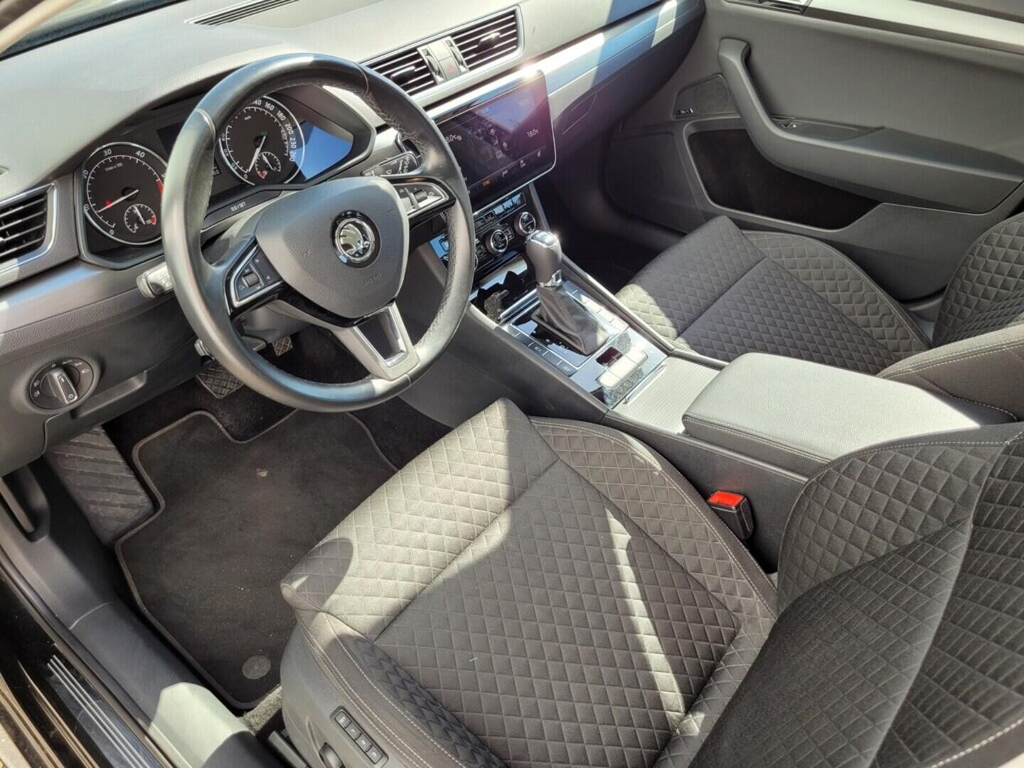 O619V07275_33.webp_SUPERB Style 2.0 TDI 140 kW automat, DPH