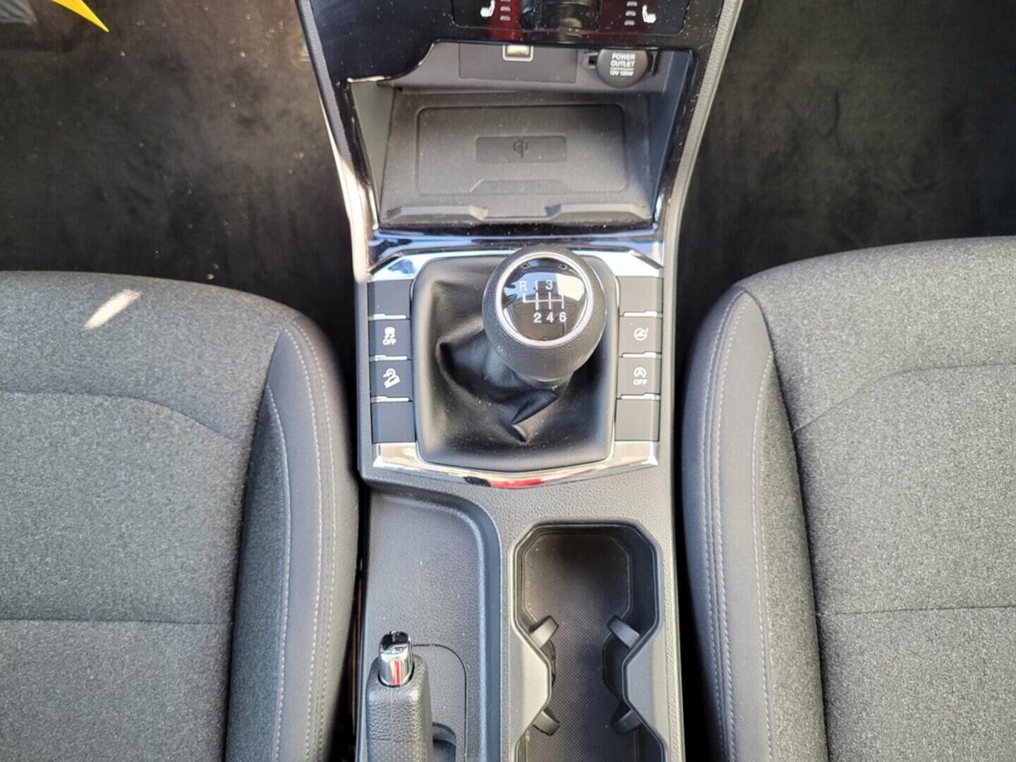O619V07277_34.webp_KORANDO  1.5  120 kW manuál