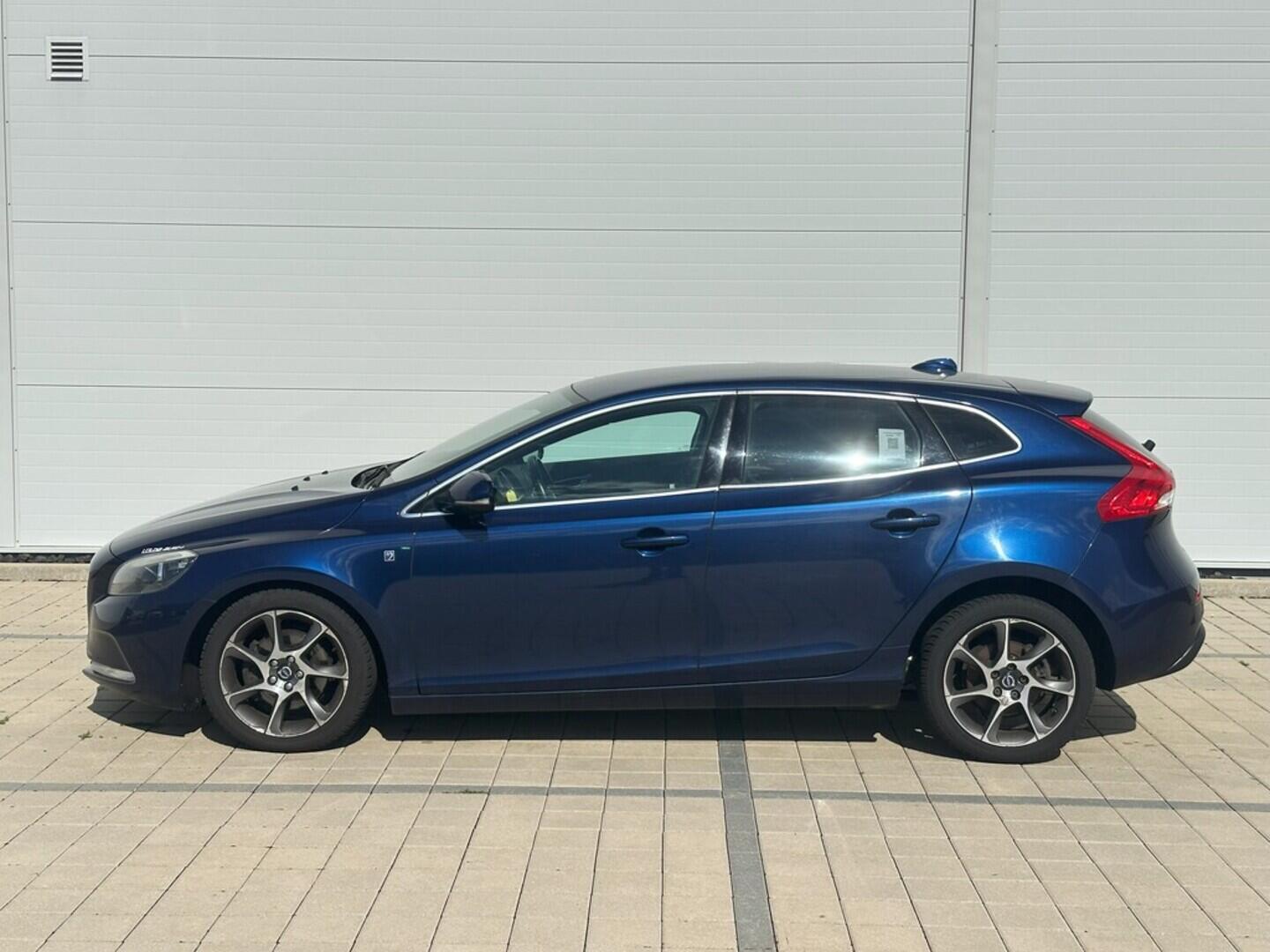 O619V07286_17.webp_V40 Ocean Race 2.0 TDI 88 kW manuál