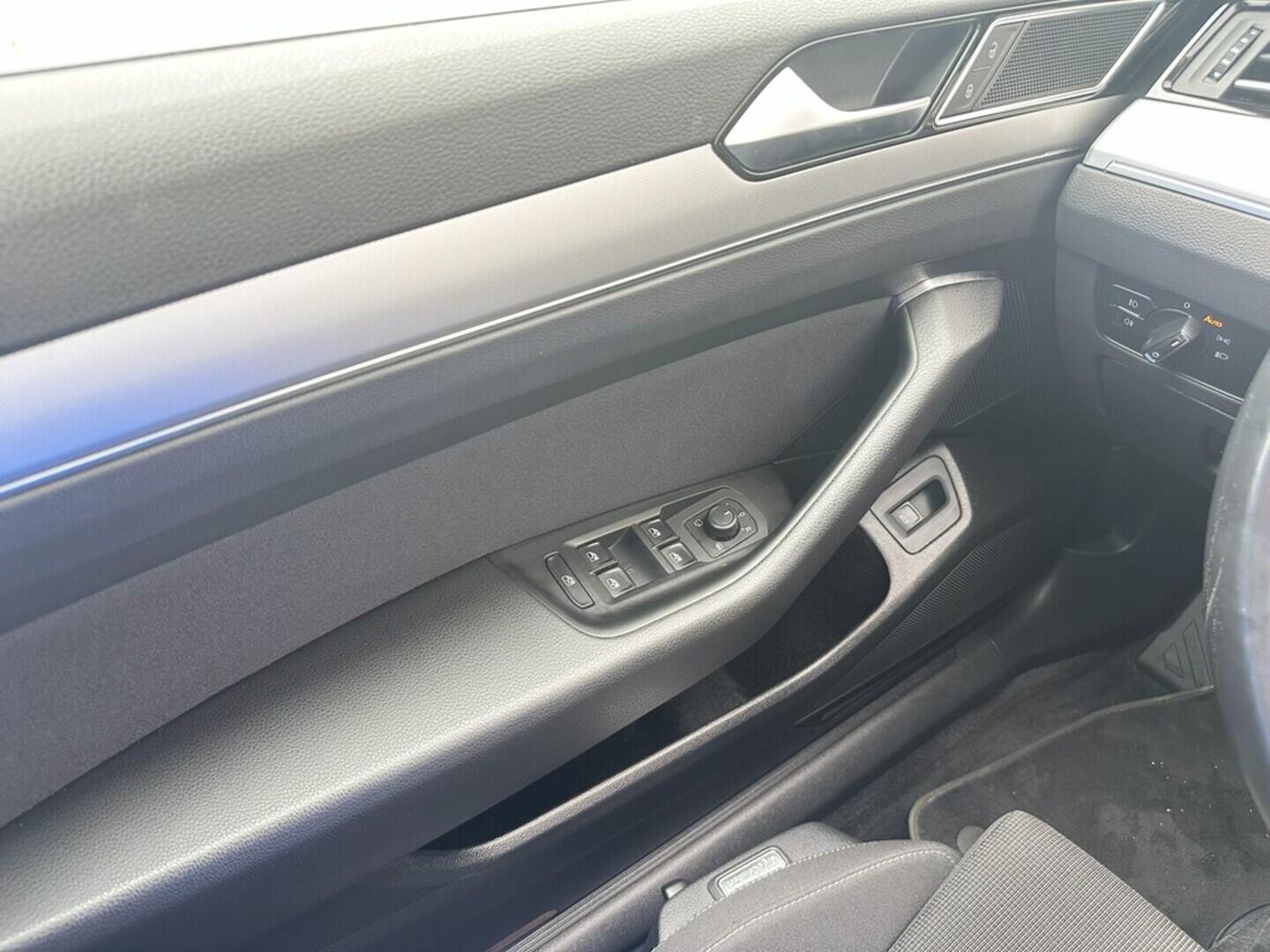 O619V07290_23.webp_PASSAT VARIANT Comfortline 1.6 TDI 88 kW automat