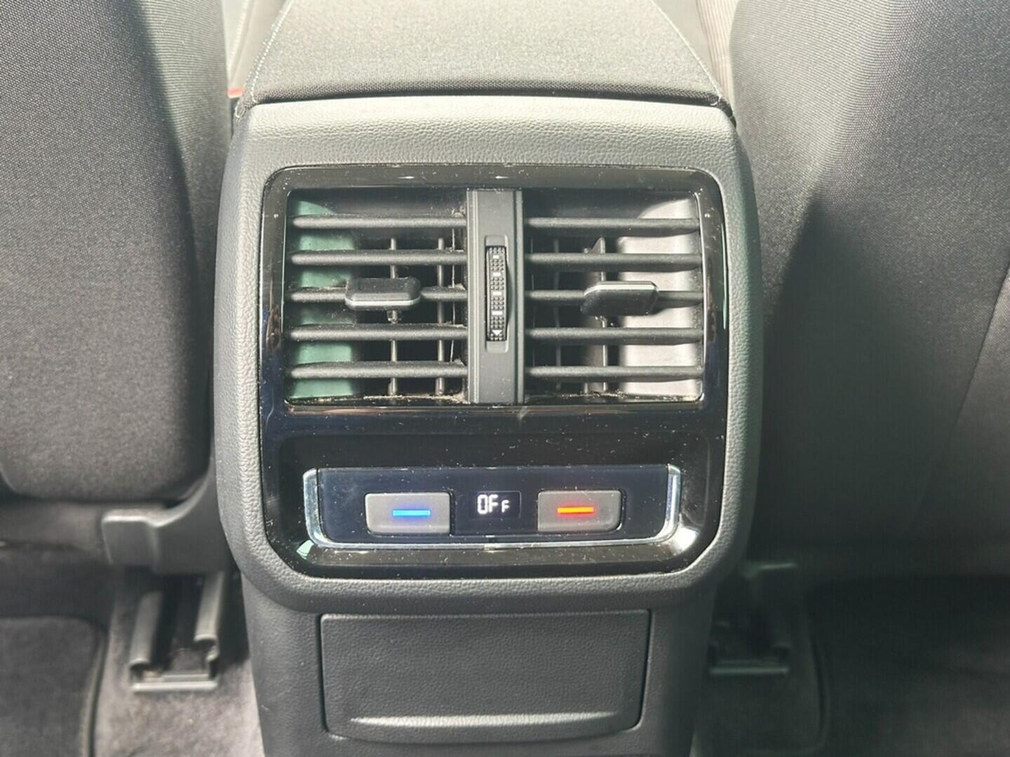 O619V07290_29.webp_PASSAT VARIANT Comfortline 1.6 TDI 88 kW automat