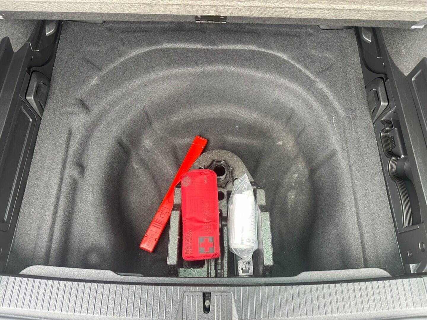 O619V07290_32.webp_PASSAT VARIANT Comfortline 1.6 TDI 88 kW automat