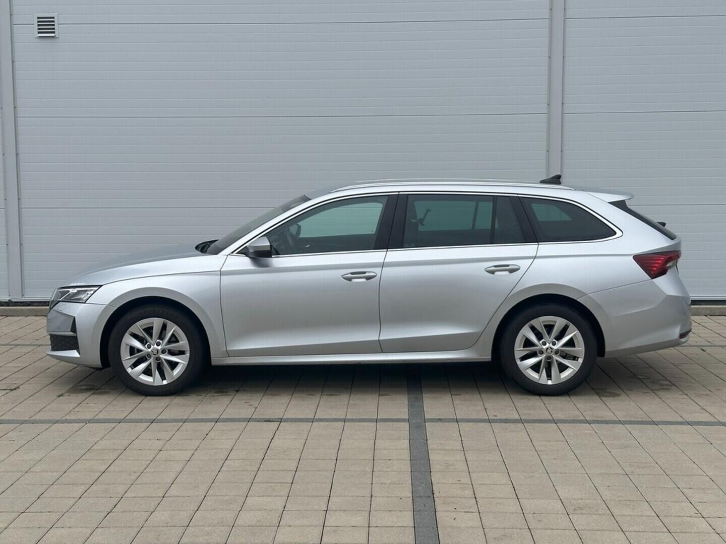O619V07296_17.webp_OCTAVIA Top Selection 2.0 TDI 110 kW automat, DPH