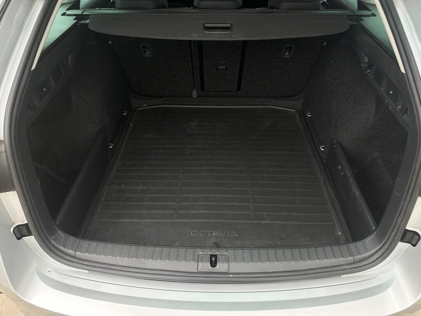 O619V07296_32.webp_OCTAVIA Top Selection 2.0 TDI 110 kW automat, DPH