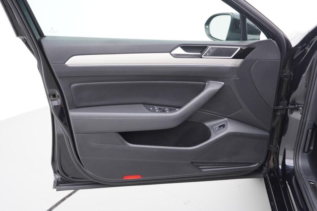 O619V07301_19.webp_PASSAT VARIANT Highline 2.0 TDI 140 kW automat