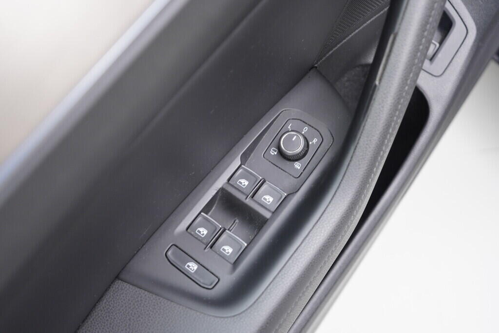 O619V07301_20.webp_PASSAT VARIANT Highline 2.0 TDI 140 kW automat
