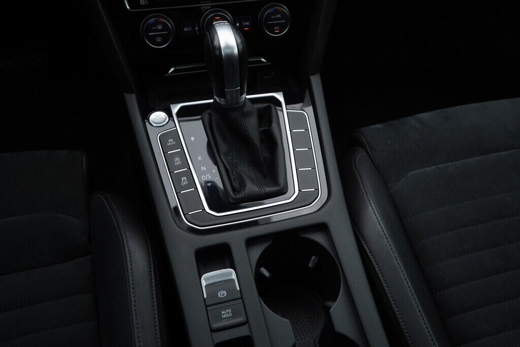 O619V07301_35.webp_PASSAT VARIANT Highline 2.0 TDI 140 kW automat