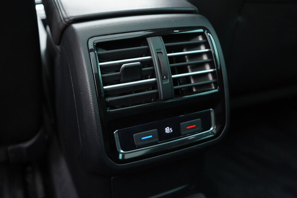O619V07301_38.webp_PASSAT VARIANT Highline 2.0 TDI 140 kW automat