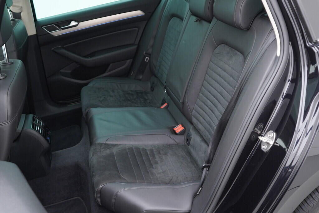 O619V07301_40.webp_PASSAT VARIANT Highline 2.0 TDI 140 kW automat
