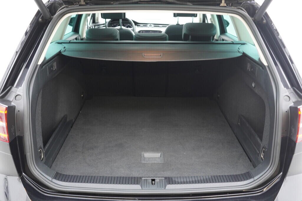 O619V07301_44.webp_PASSAT VARIANT Highline 2.0 TDI 140 kW automat